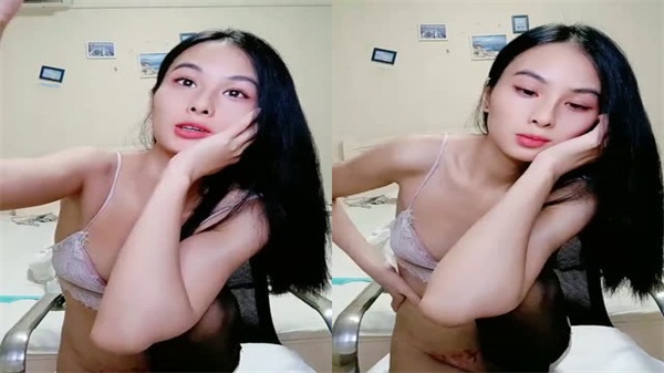 黑丝苗条贫乳痴女左右开弓玩3P 吃鸡大战